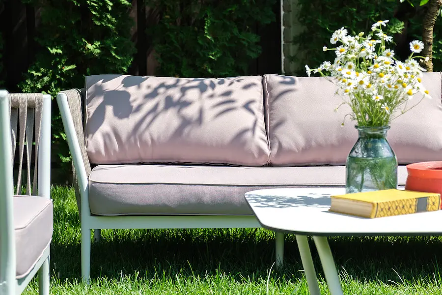 "Касабланка" диван 3-местный плетеный из роупа, каркас алюминий белый, роуп бежевый круглый, ткань бежевая (sis) | Интернет магазин Масса Мебель