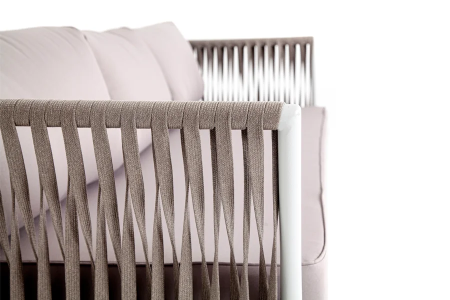 "Касабланка" диван 3-местный плетеный из роупа, каркас алюминий белый, роуп бежевый круглый, ткань бежевая (sis) | Интернет магазин Масса Мебель