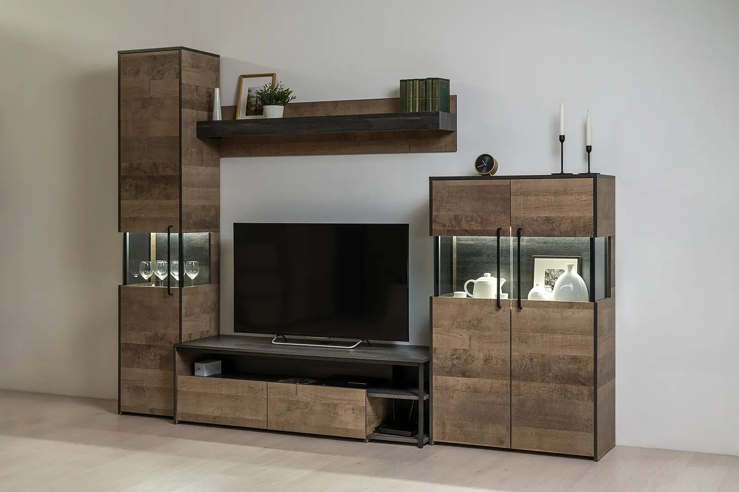 Шкаф-пенал с витриной Трувор 13.205 Дуб Гранж Песочный (Mob)