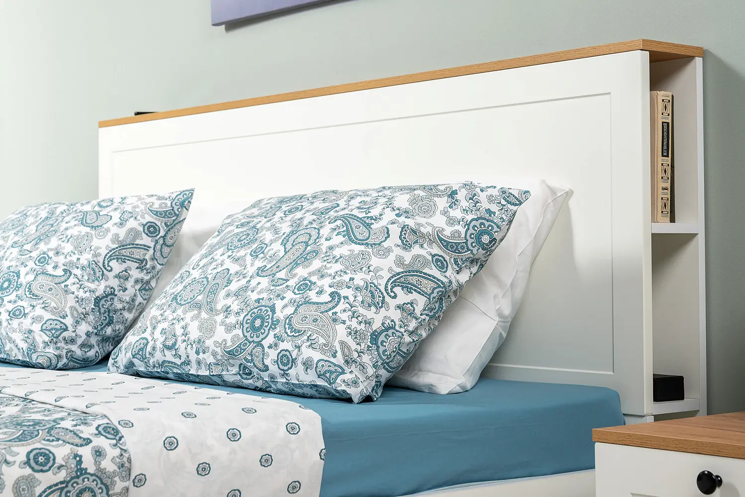 Кровать Остин 11.53 Белый шагрень/Дуб Золотой (Mob)