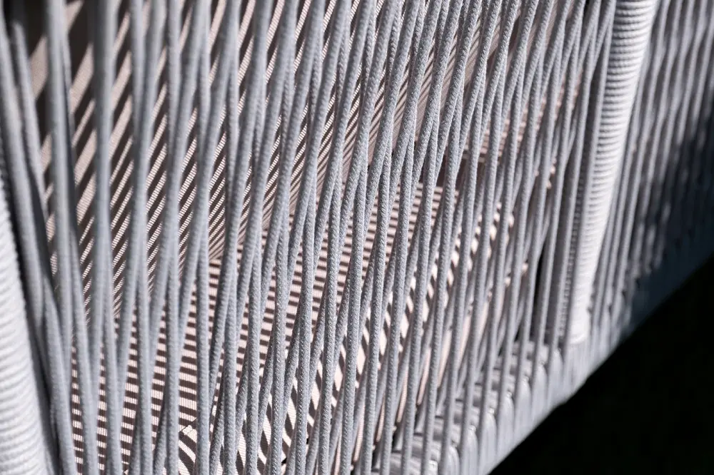 "Канны" диван 2-местный плетеный из роупа, каркас алюминий белый, роуп светло-серый круглый, ткань светло-серая (sis) | Интернет магазин Масса Мебель