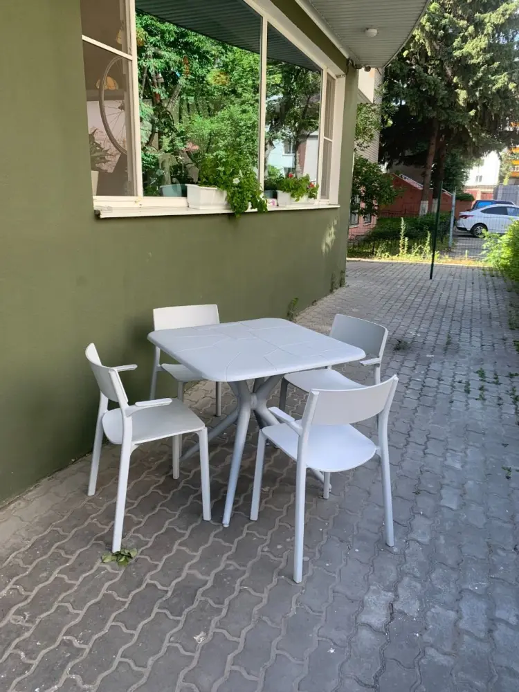 Стол пластиковый квадратный SHT-TU30/TT30 83/83 белый / бук (SHF) снято | Интернет магазин Масса Мебель