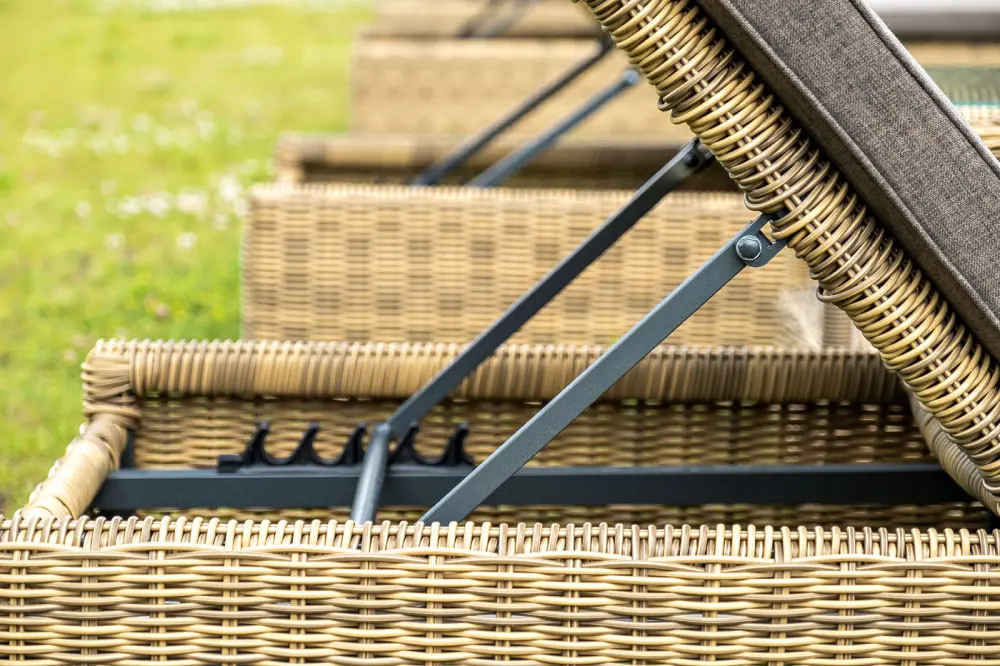 "Рим" шезлонг с подушкой, цвет соломенный (sis) - интернет магазин Масса Мебель