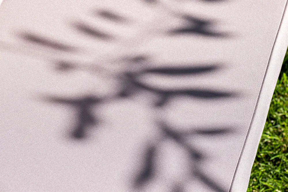 "Канны" диван 3-местный плетеный из роупа, каркас алюминий белый шагрень, роуп светло-серый круглый, ткань серая (sis) - интернет магазин Масса Мебель