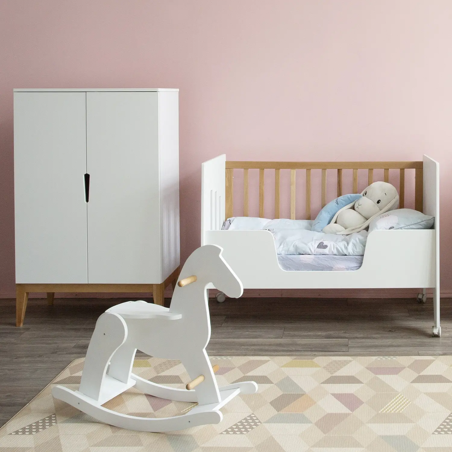 Лошадка-качалка белый/ дерево (ANT) ДМ001 ВЫСТАВОЧНЫЙ ОБРАЗЕЦ